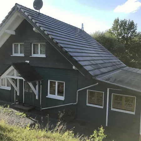 Semesterbostad Momo *